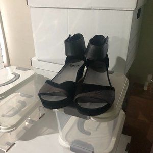 EARTH ANKLE STRAP LEATHER SHOES.  SIZE 6.5